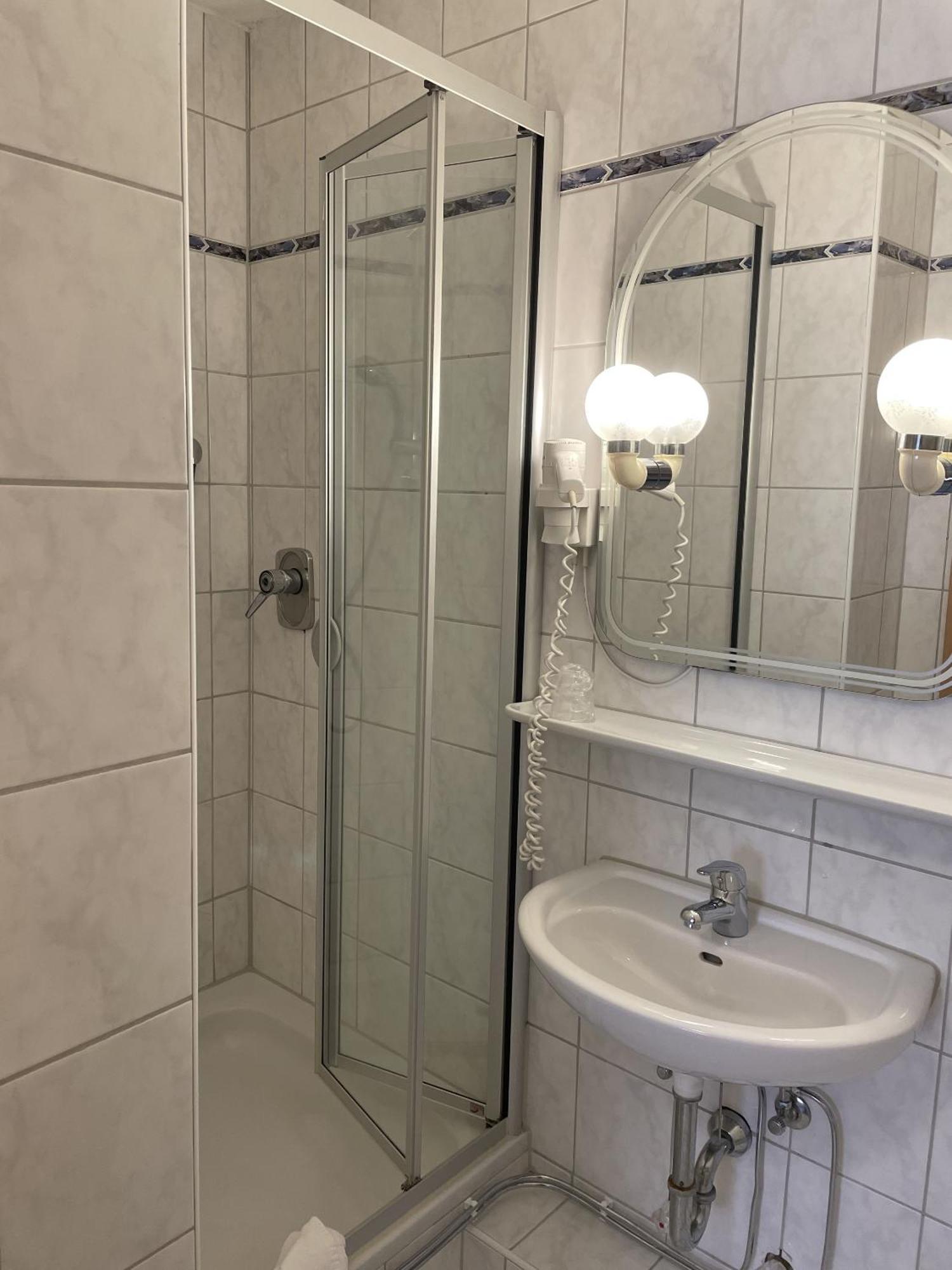 Hotel Koenig Humbert Erlangen Room photo